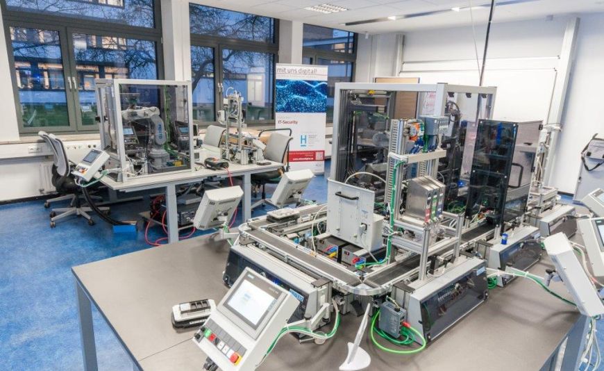 Modellfabrik der Hochschule Hannover mit Janitza Software ausgestattet